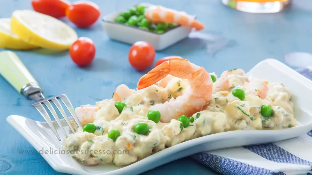  Salada de Maionese com Batata e Camarão Fresco